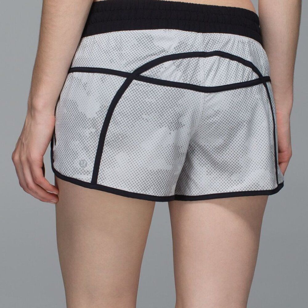 Lululemon Tracker Short Iii Size 6 - image 4